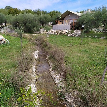 Hotel Prima Insula Glamping Brusici Esterno foto