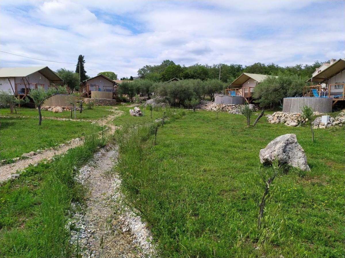 Hotel Prima Insula Glamping Brusici Esterno foto